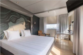 Travel & Accommodation Travel & Accommodation